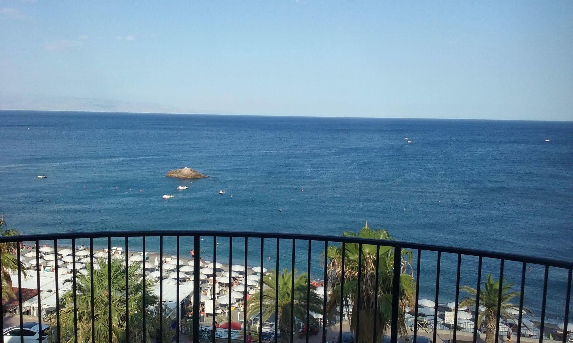 Elihotel Sant'Alessio Siculo Exterior photo